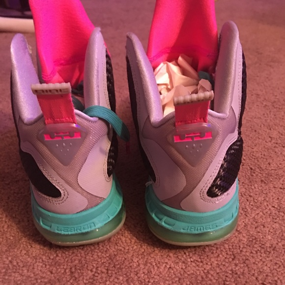 LeBron South Beach π₯ - Picture 2 of 7